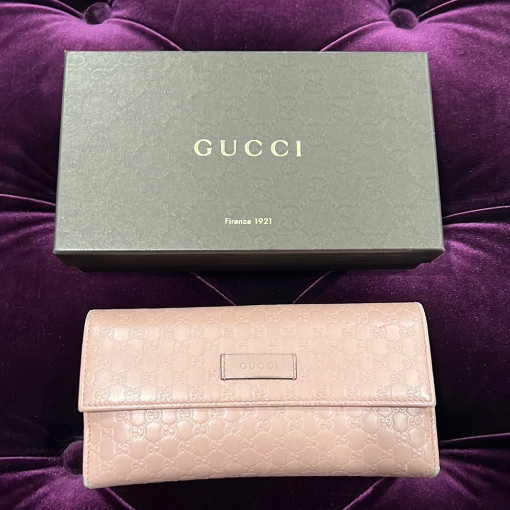 Gucci soft pink wallet (microguccissima )